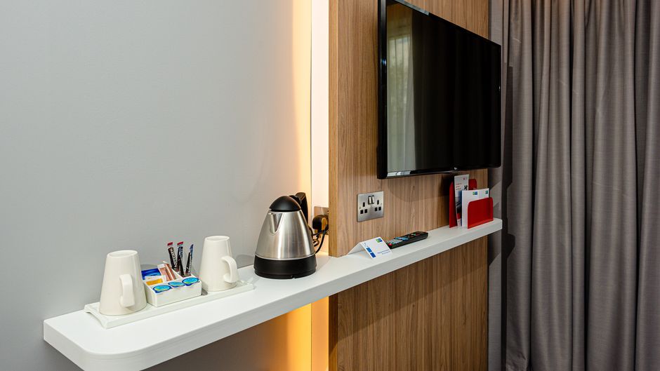 Holiday Inn Express Canterbury Room