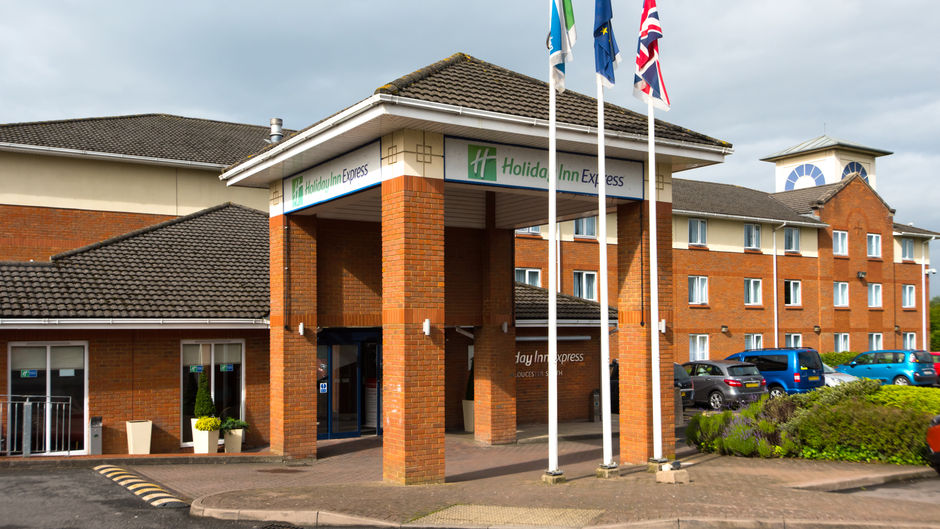 Holiday Inn Express Gloucester South Exterior