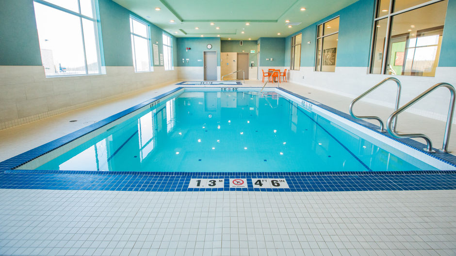 Holiday Inn Express/Stes West Edmonton Pool
