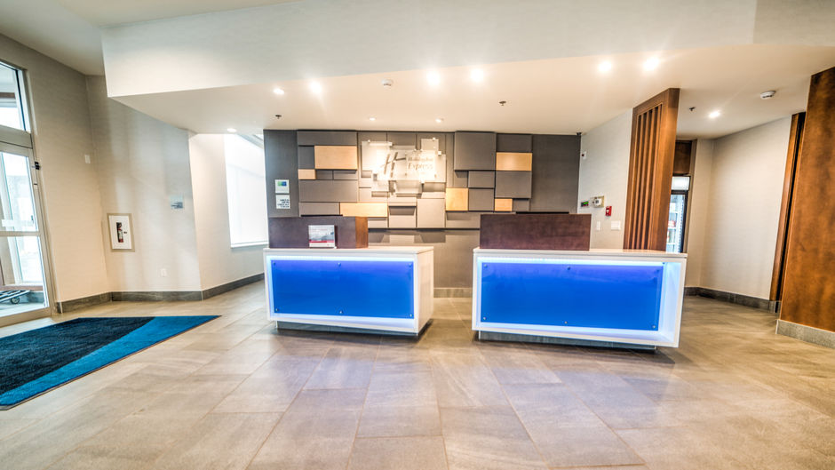 Holiday Inn Express/Stes West Edmonton Lobby