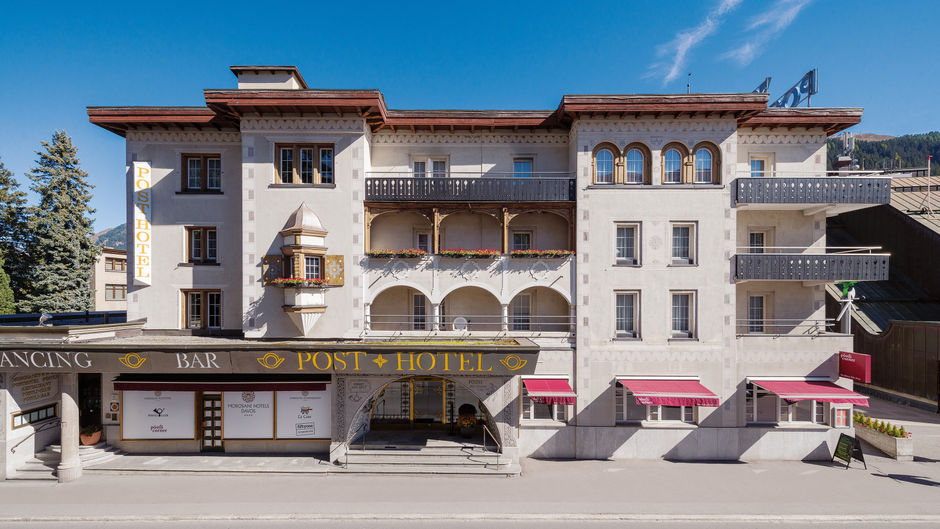 Morosani Posthotel Exterior