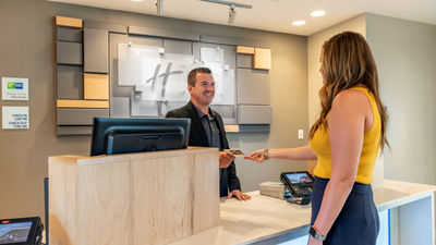 Holiday Inn Express/Suites Seminole Area