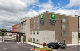 Holiday Inn Express & Suites Tulsa South