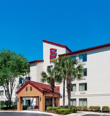 Red Roof PLUS+ Gainesville