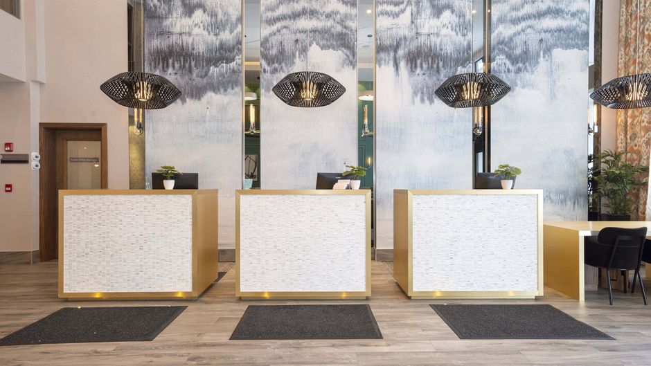 Sandman Signature Sherwood Park Hotel Lobby