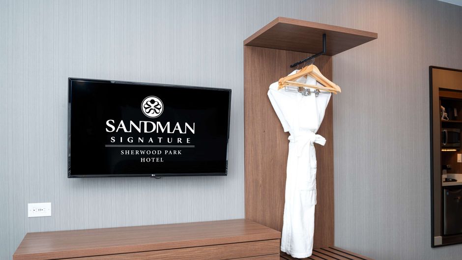Sandman Signature Sherwood Park Hotel Room