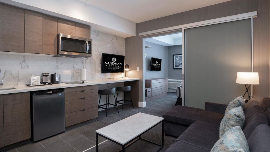 Sandman Signature Sherwood Park Hotel Suite