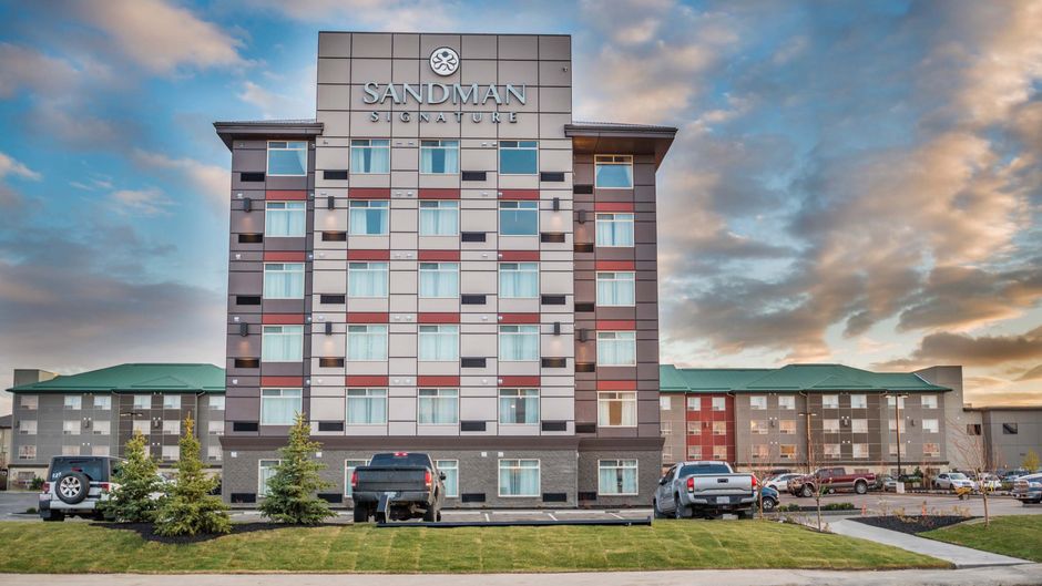 Sandman Signature Calgary Airport Exterior