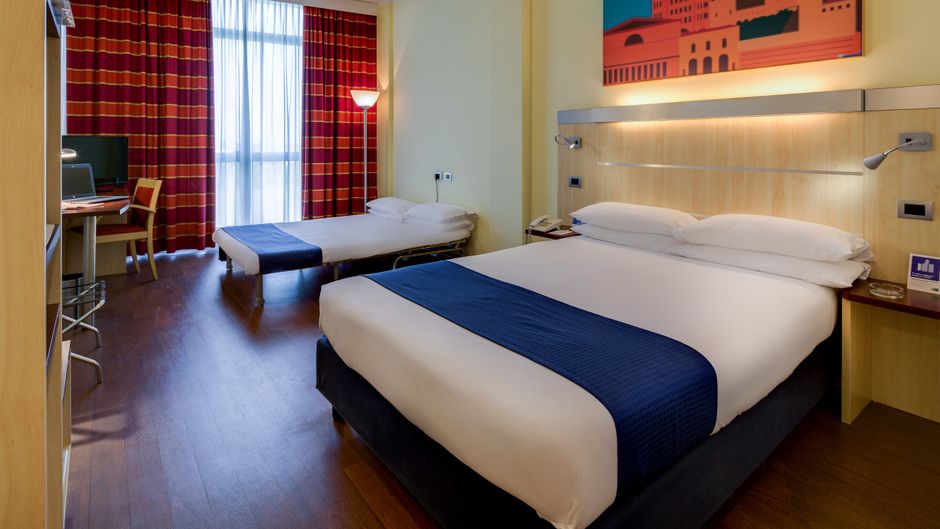 Holiday Inn Express Parma Room