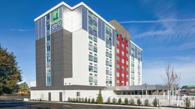Holiday Inn Crossroads I-64 West End