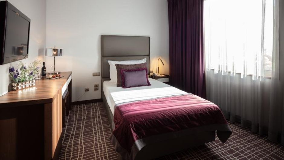 Neya Lisboa Hotel Room