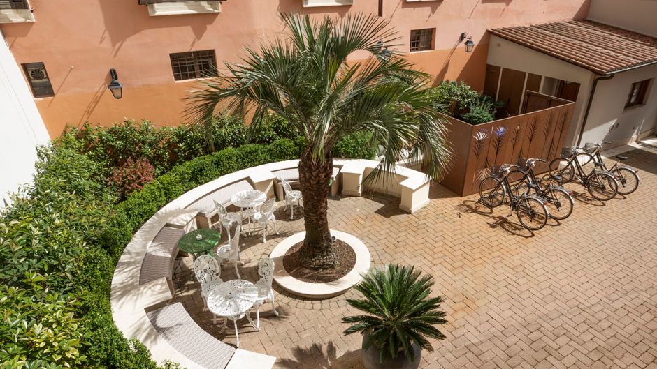 Palm Suite Hotel Exterior
