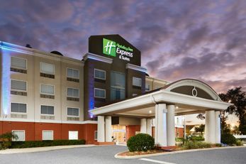 Holiday Inn Express Hotel & Suites