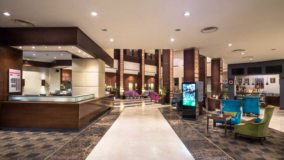 Holiday inn Riyadh-Al Qasr Exterior