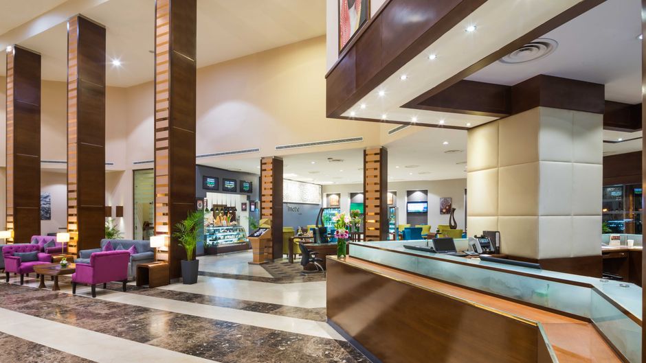 Holiday inn Riyadh-Al Qasr Lobby
