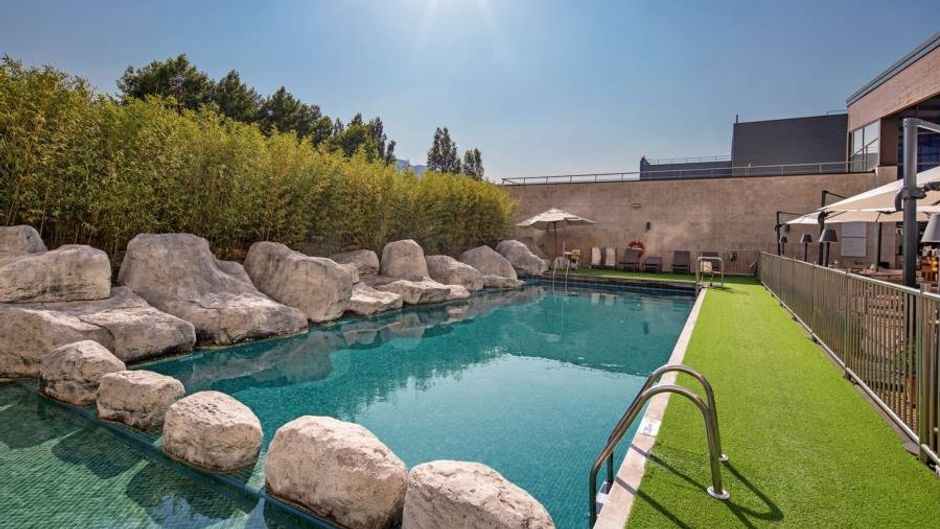 Puerta de Bilbao Hotel Pool