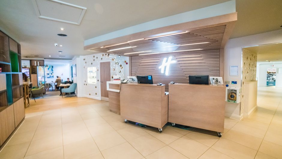 Holiday Inn Brentwood Lobby