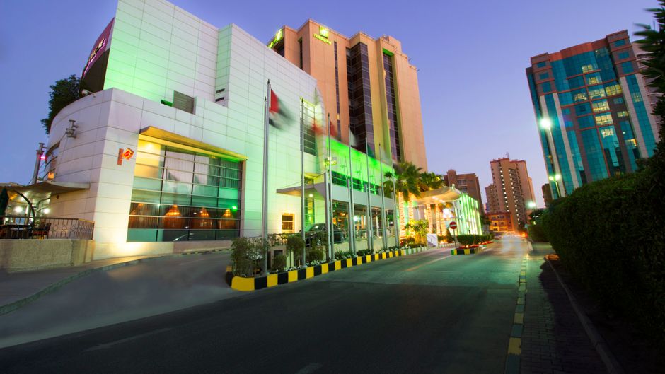 Holiday Inn Suites Kuwait Salmiya Exterior