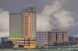 Holiday Inn Express & Suites Racecourse