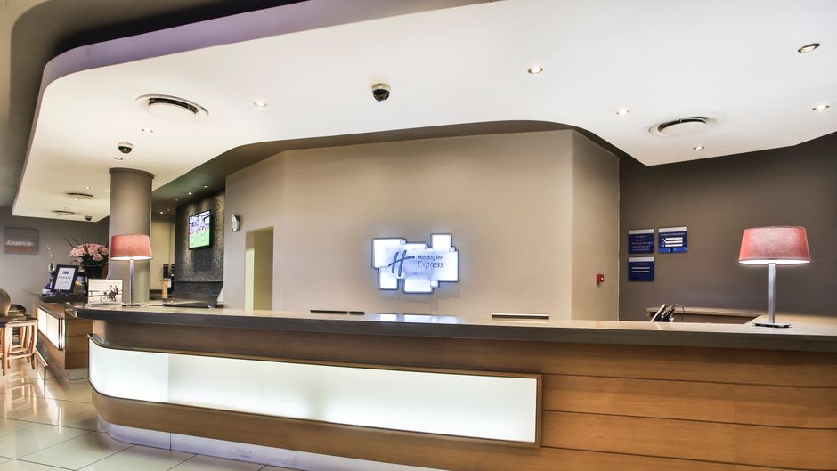 Holiday Inn Express Sandton-Woodmead Lobby
