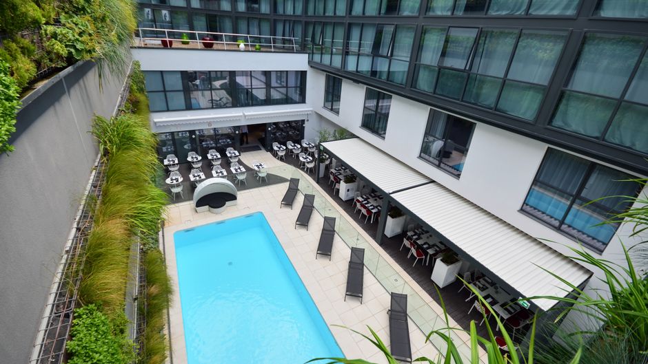 Holiday Inn Dijon Pool