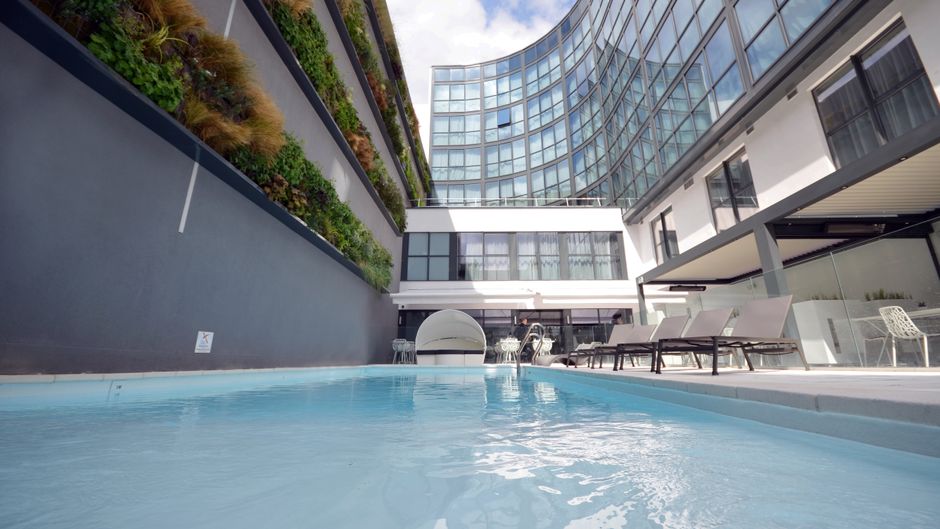 Holiday Inn Dijon Pool