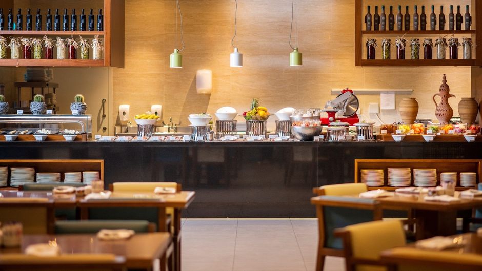Crowne Plaza Muscat OCEC Restaurant