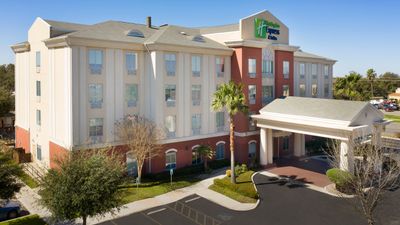 Holiday Inn Express Hotel & Suites Uvald