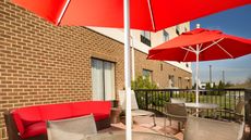 Holiday Inn Express Hotel & Suites