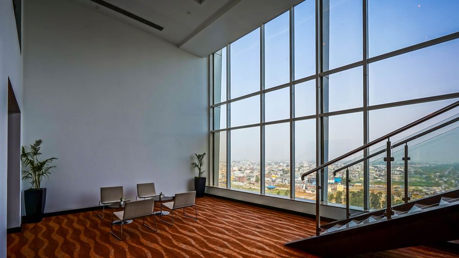 Crowne Plaza Greater Noida Lobby
