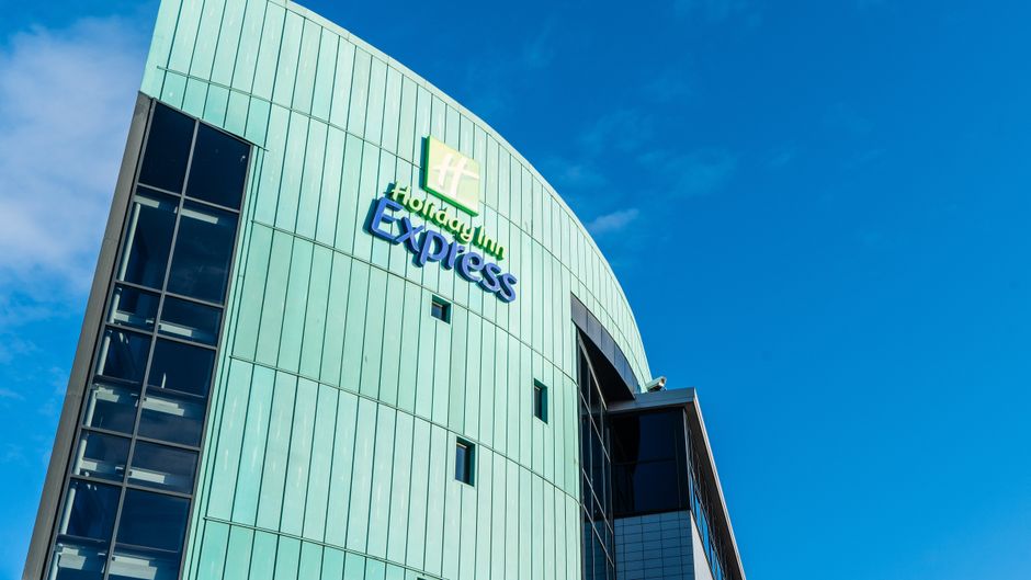 Holiday Inn Express Dundee Exterior