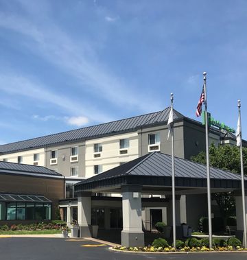 Holiday Inn Hotel & Suites