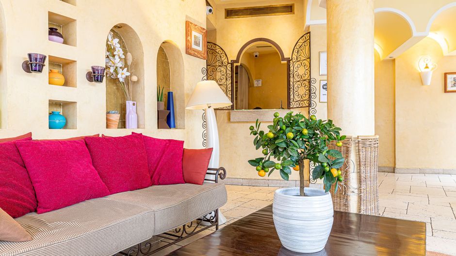 Villa Royale Montsouris Lobby