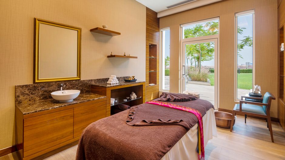 Crowne Plaza Muscat OCEC Spa