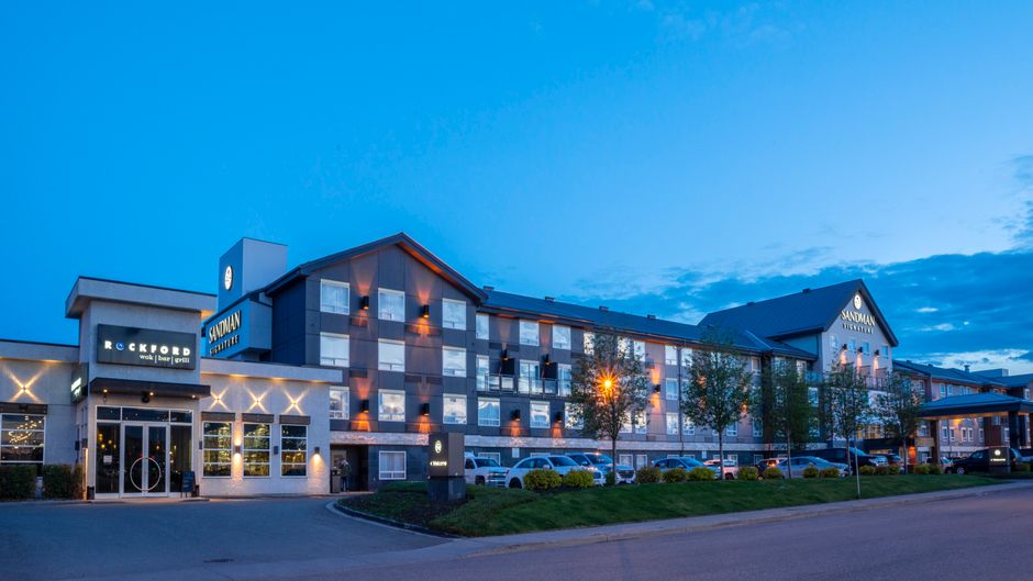 Sandman Signature Hotel & Suites Exterior