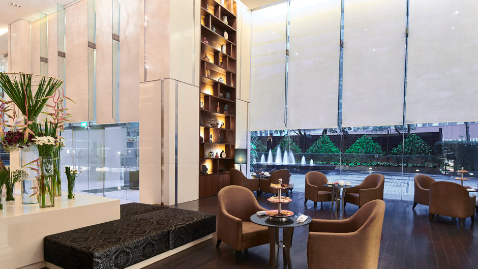 Holiday Inn Mumbai International Airport Lobby