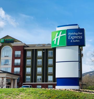 Holiday Inn Express Hotel & Suites
