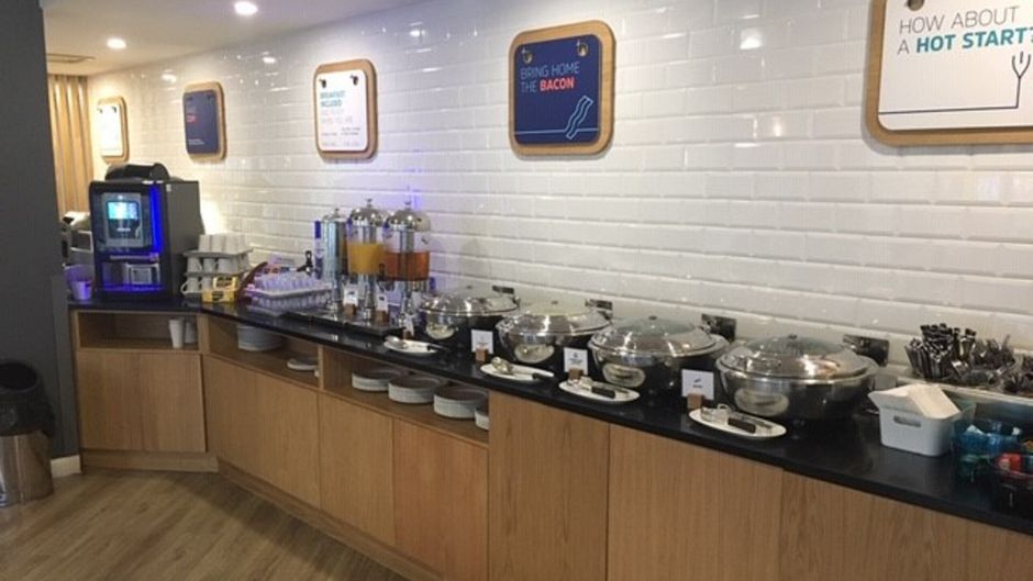 Holiday Inn Express Leeds-Armouries Restaurant
