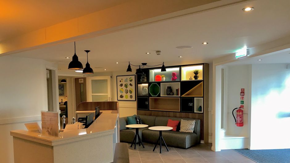 Holiday Inn A55 Chester West Lobby
