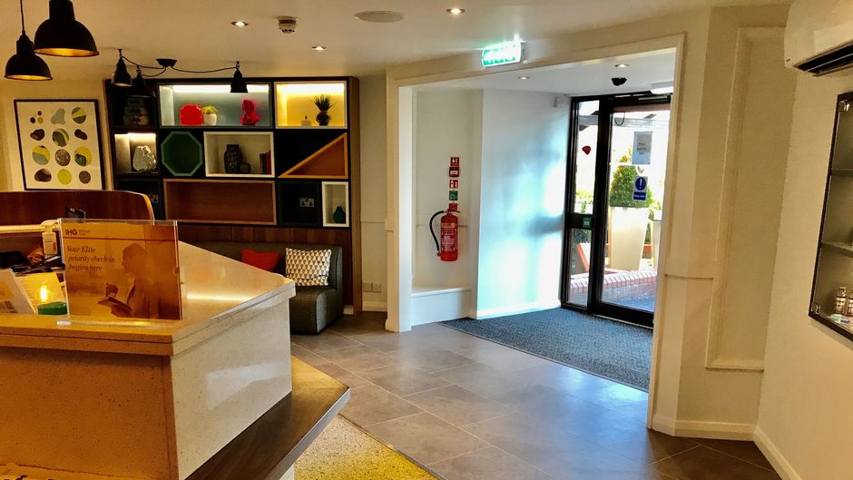 Holiday Inn A55 Chester West Lobby