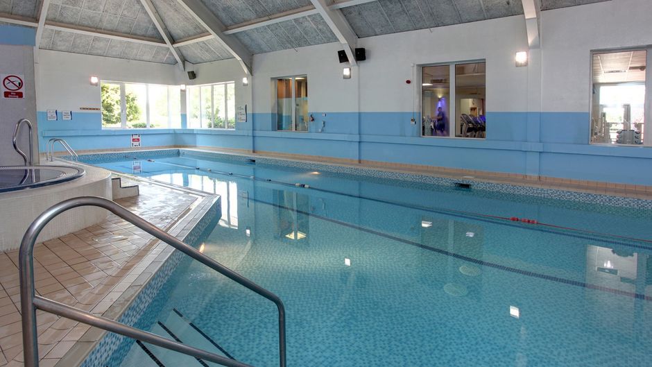 Holiday Inn Aylesbury Pool