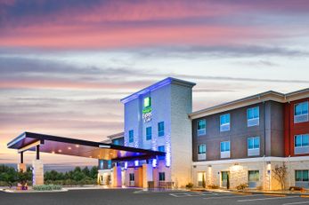 Holiday Inn Express Suites Junction
