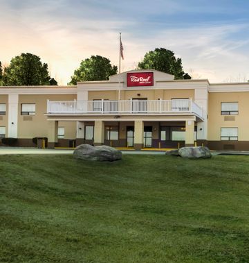 Red Roof Inn & Suites Newburgh - Stewart
