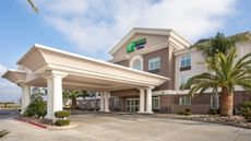 Holiday Inn Express Hotel & Suites