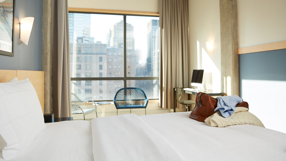 Hotel le Dauphin Montreal Downtown Room