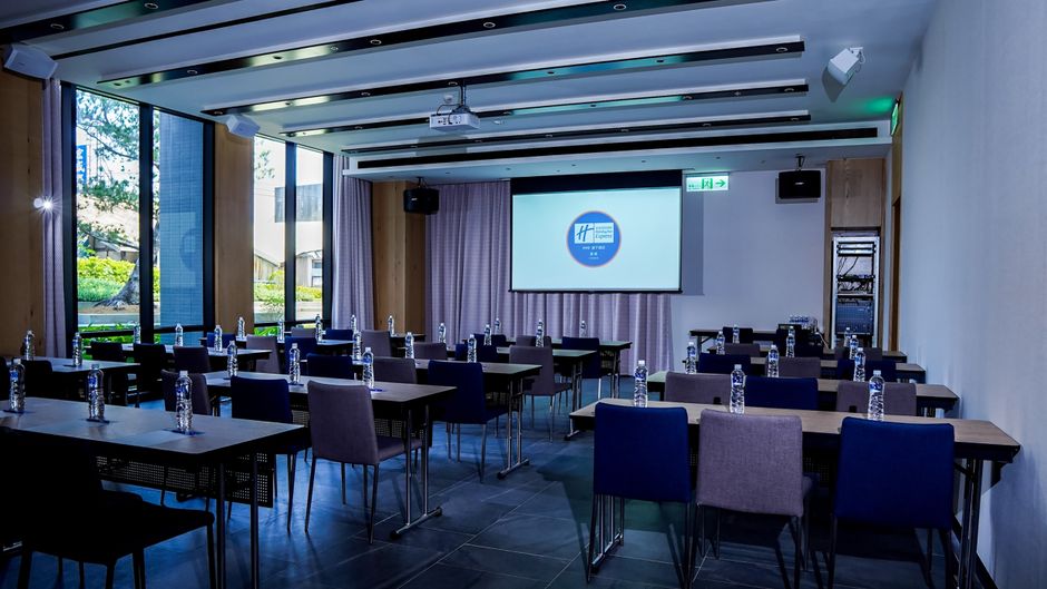 Holiday Inn Express Chiayi Meeting