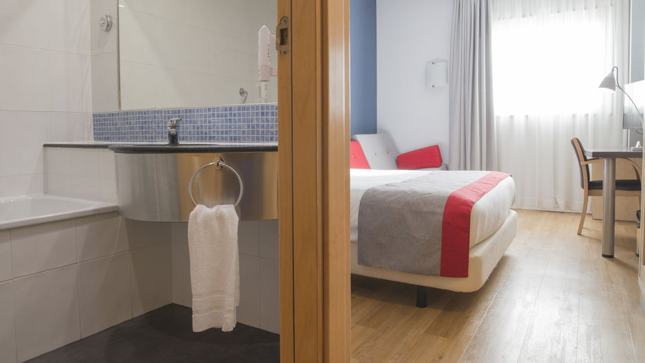Holiday Inn Express Barcelona Room