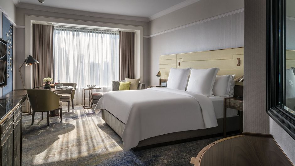 Four Seasons Hotel Singapore Room
