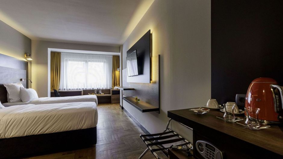 Next Door Park Room