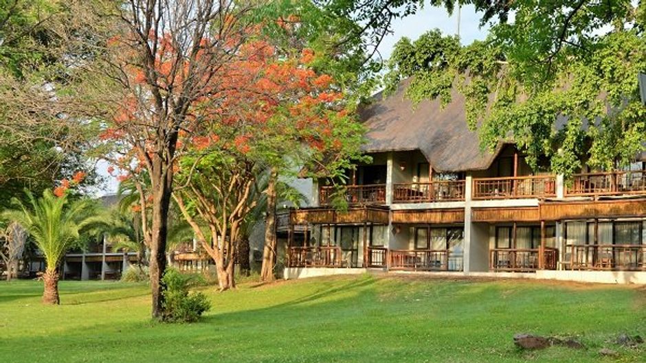 Cresta Mowana Safari Resort & Spa Exterior